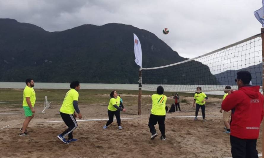 Fútbol y voleibol playa se tomaron el borde costero de Tortel