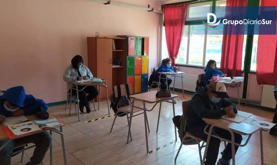Guadal: Bajo estrictas medidas preventivas se realizan las clases en escuela local 