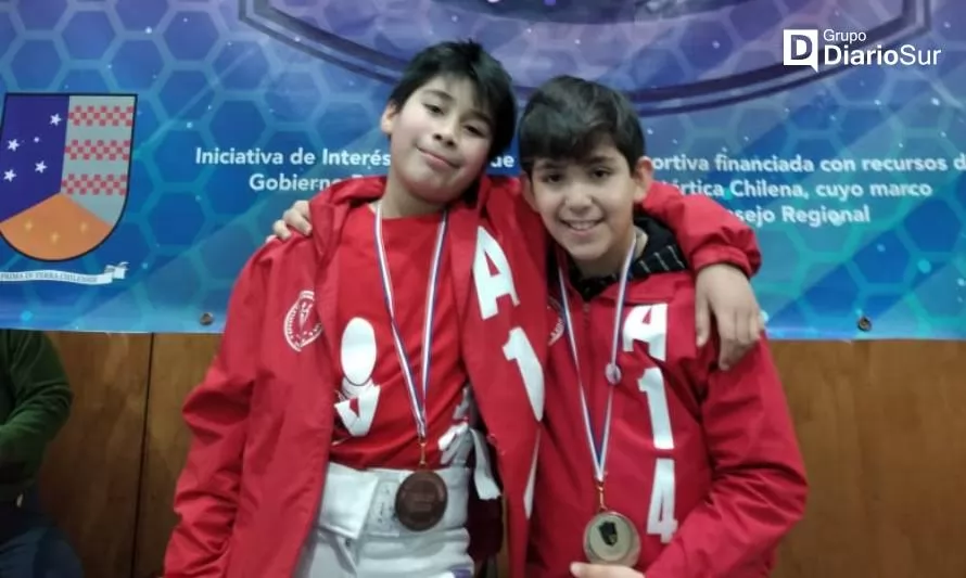 Esgrimistas de Coyhaique volvieron con medallas de Punta Arenas