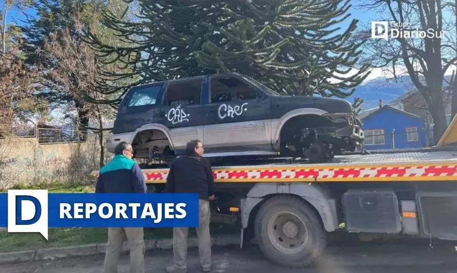 Vehículos abandonados se convierten en chatarra en las calles de Coyhaique