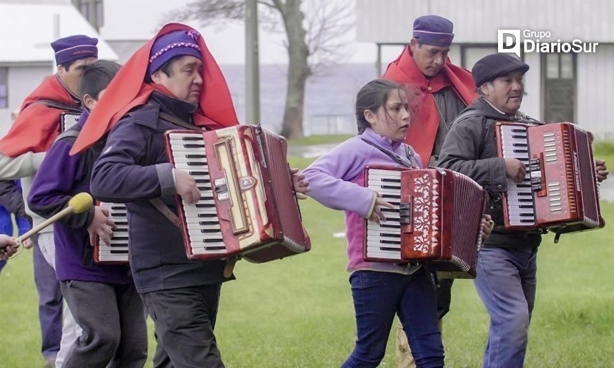 Libro desmenuza la influencia chilota en acordeonistas sureños