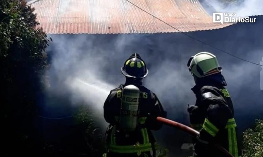 Casa resultó destruida tras incendio en Puerto Ibáñez
