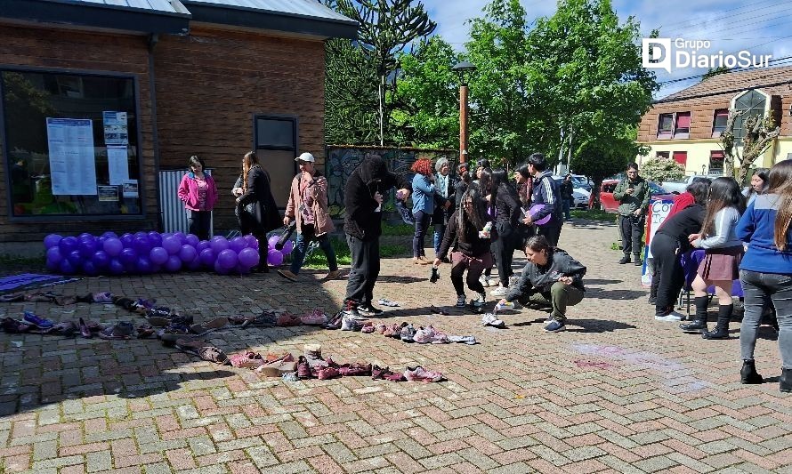 “Zapatos Morados” un recuerdo por las víctimas de femicidios en Aysén