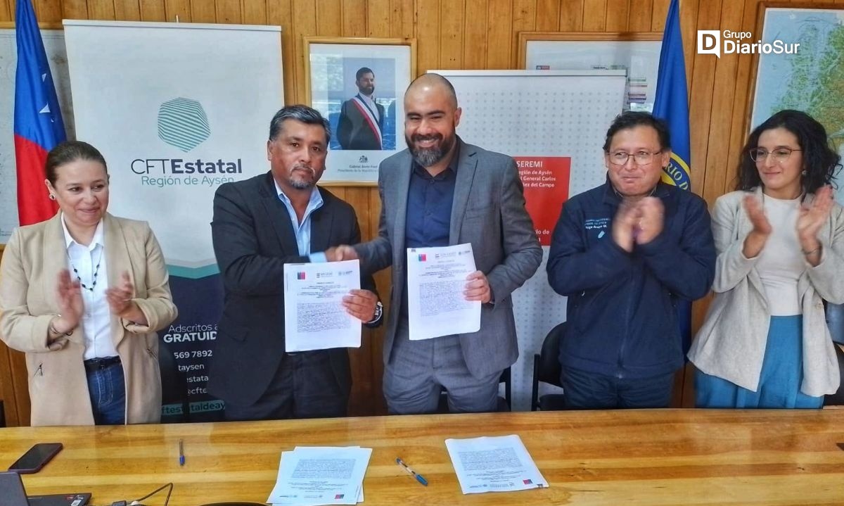 Firman importante convenio de educación para la Región de Aysén