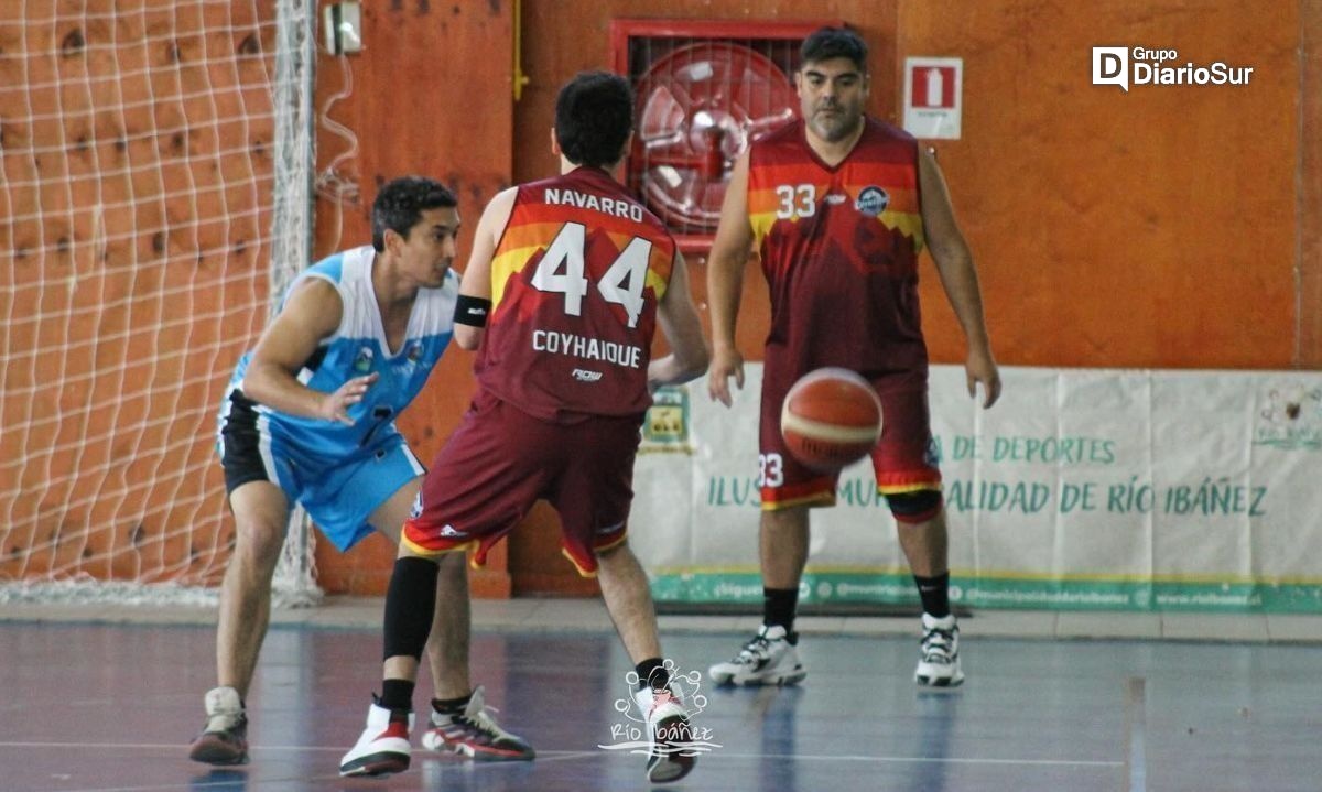 En Puerto Ibáñez se disputa la Copa Chelenko de basquetbol